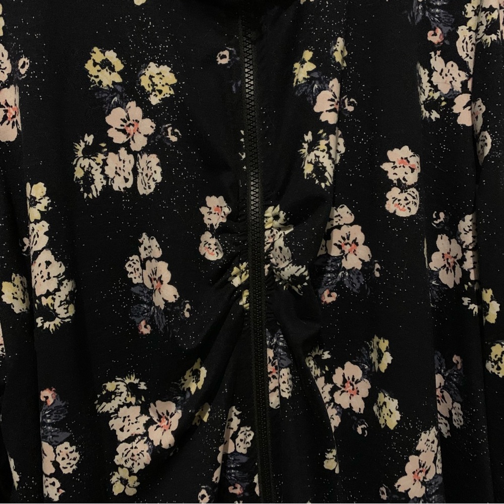 🆕 maurices In Motion Floral Zip Up - Picture 5 of 12